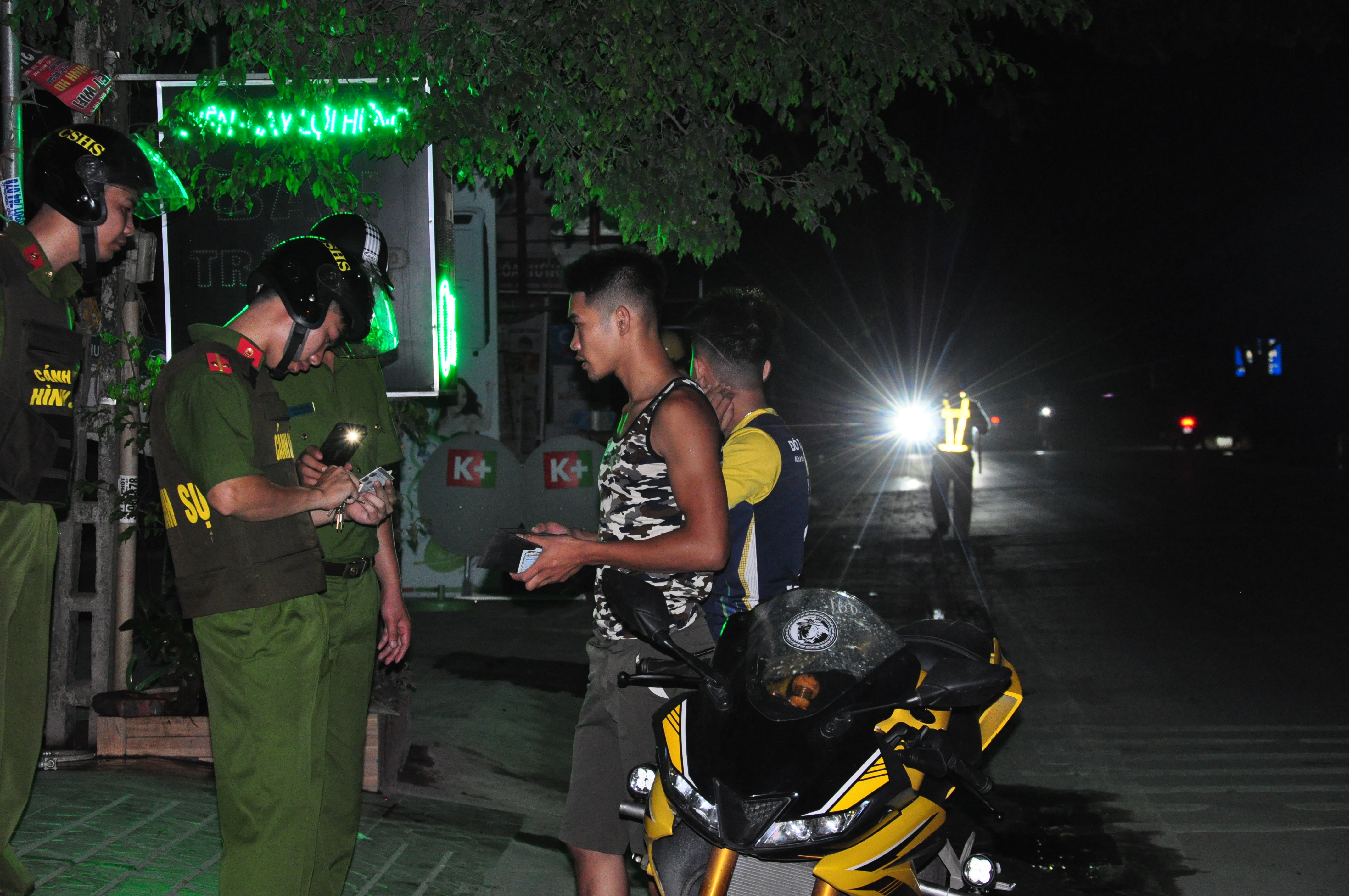 Công an quận Dương Kinh tổ chức 150 lượt tuần tra, chốt điểm